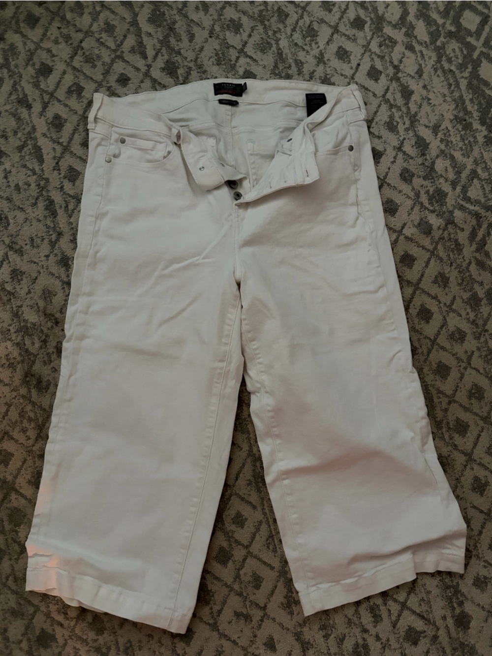 torrid White Wide-Leg Crop Jeans